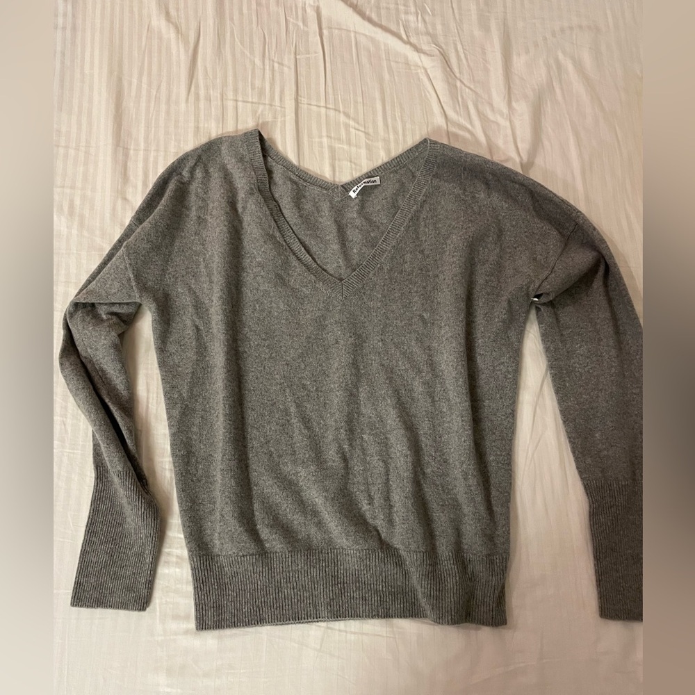 Reformation cashmere sweater V neck NWOT